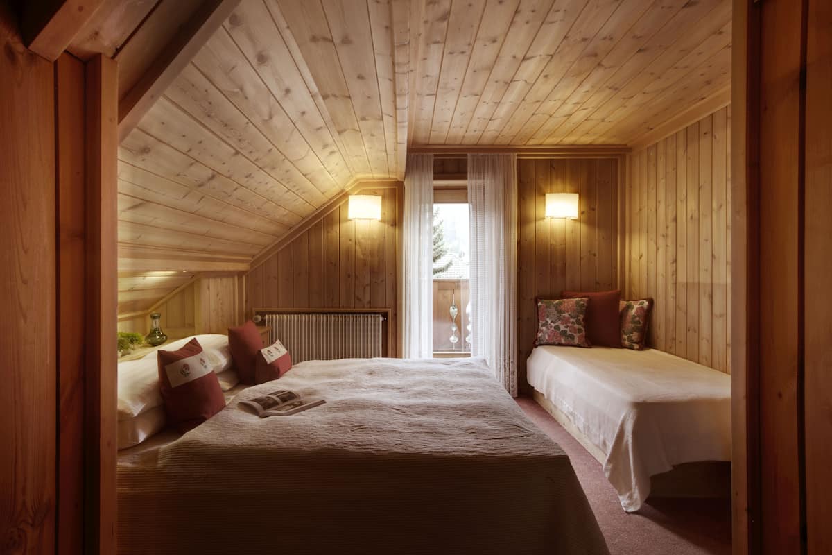 In-room safe, free WiFi, bed sheets