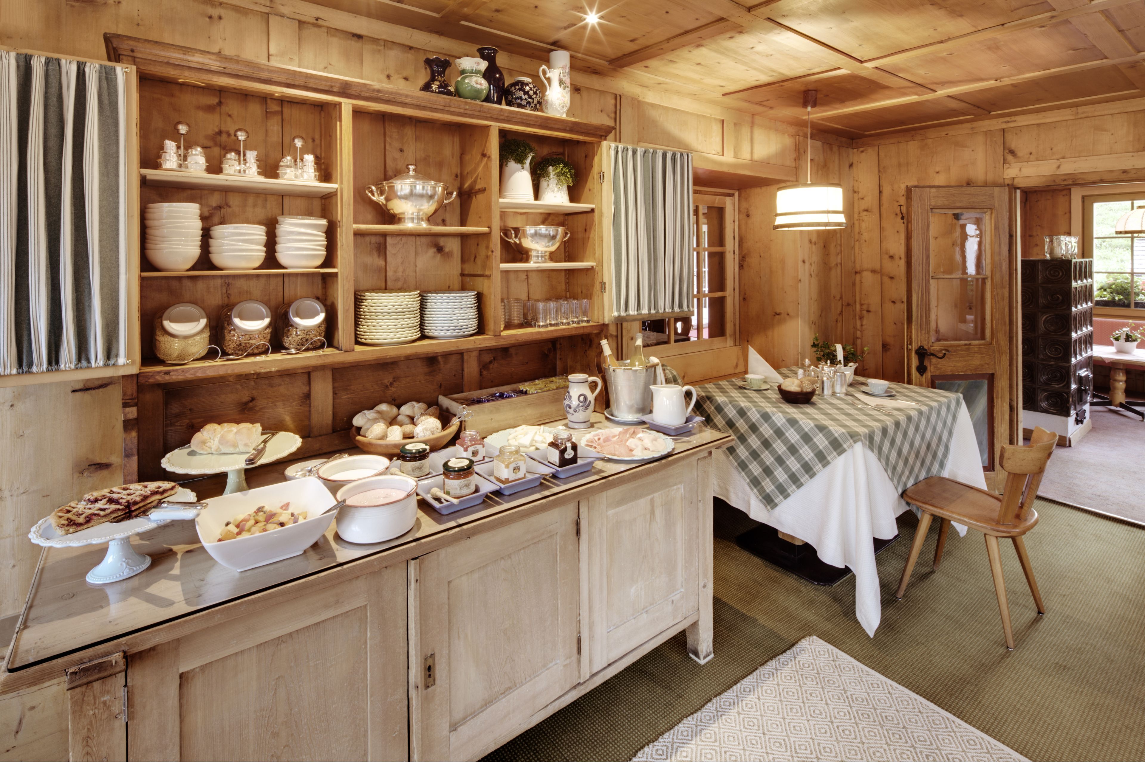 Free daily breakfast 