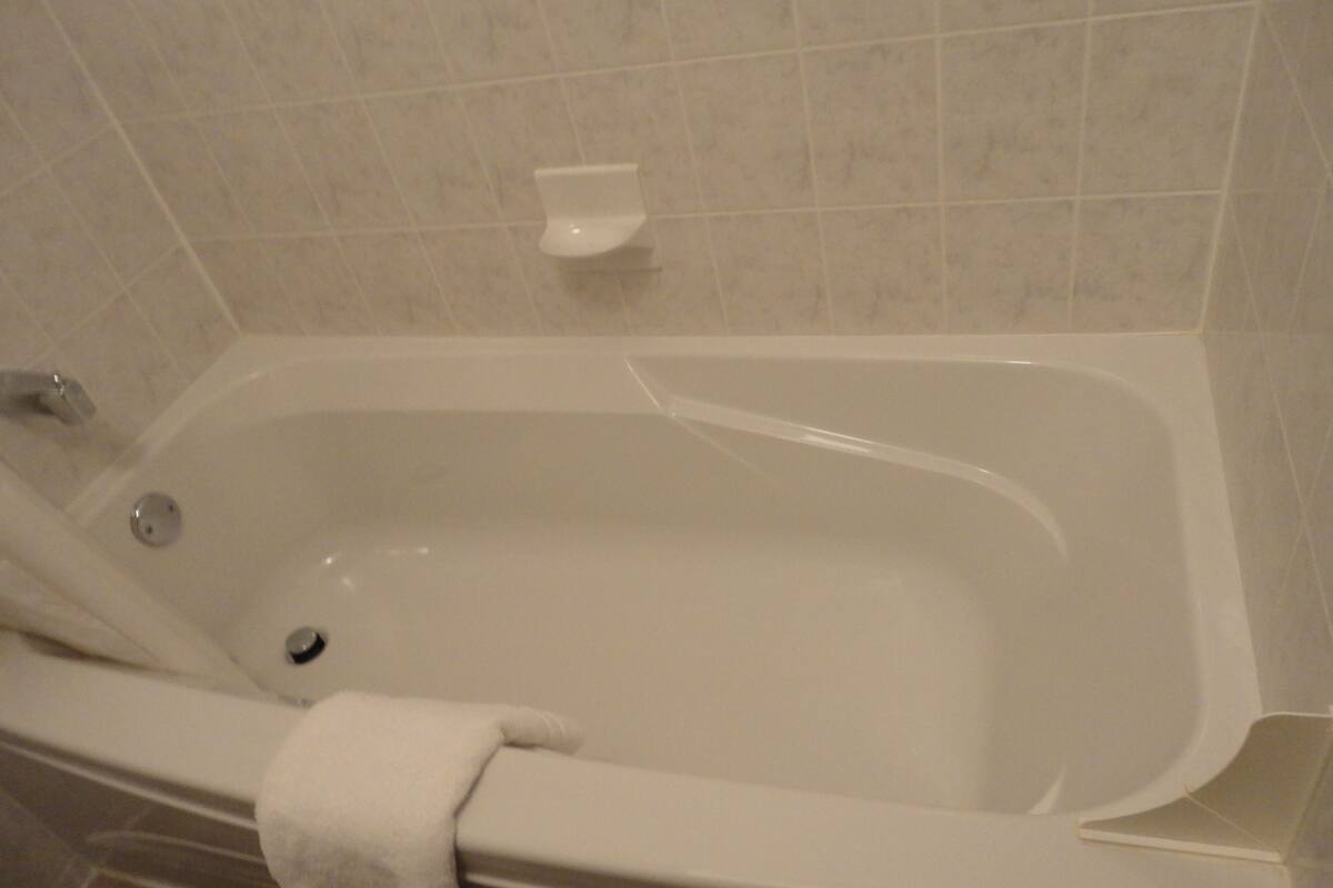 deep-soaking bathtub