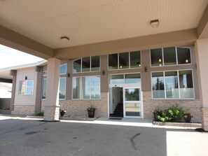 Property entrance - South Hill Motor Inn (Red Deer)
