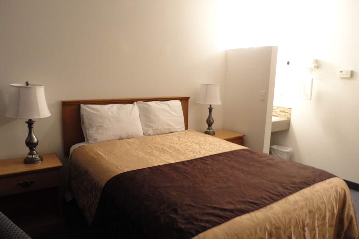 standard room, 1 queen bed | desk, blackout curtains, free cots/infant beds, free wifi