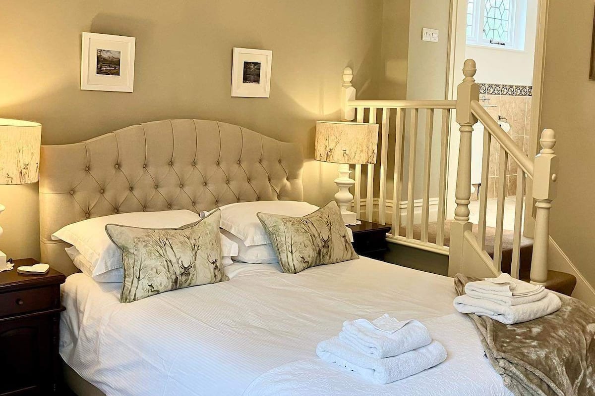 Double Room, 1 King Bed | Hypo-allergenic bedding, Select Comfort beds, desk, blackout curtains