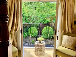 Romantic Double Room (Four Poster Bed) | Hypo-allergenic bedding, Select Comfort beds, desk, blackout drapes