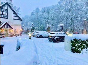 Front of property - Storrs Gate House (Windermere)