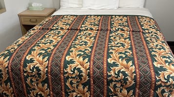 Kamar Basic | Meja kerja, kedap suara, Wi-Fi gratis, dan seprai linen