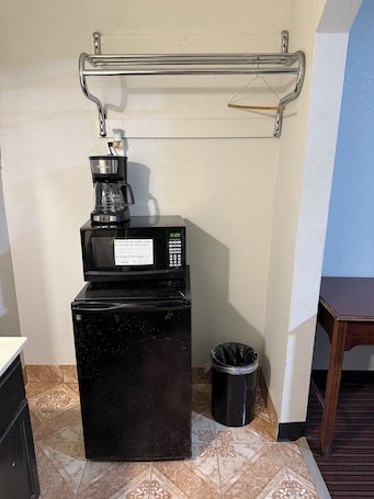 Standard Room, 2 Double Beds | Mini fridge. American Inn Motel