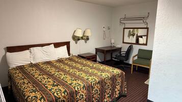 Habitación estándar, 1 cama de matrimonio grande | Escritorio, sistema de insonorización, wifi gratis y ropa de cama