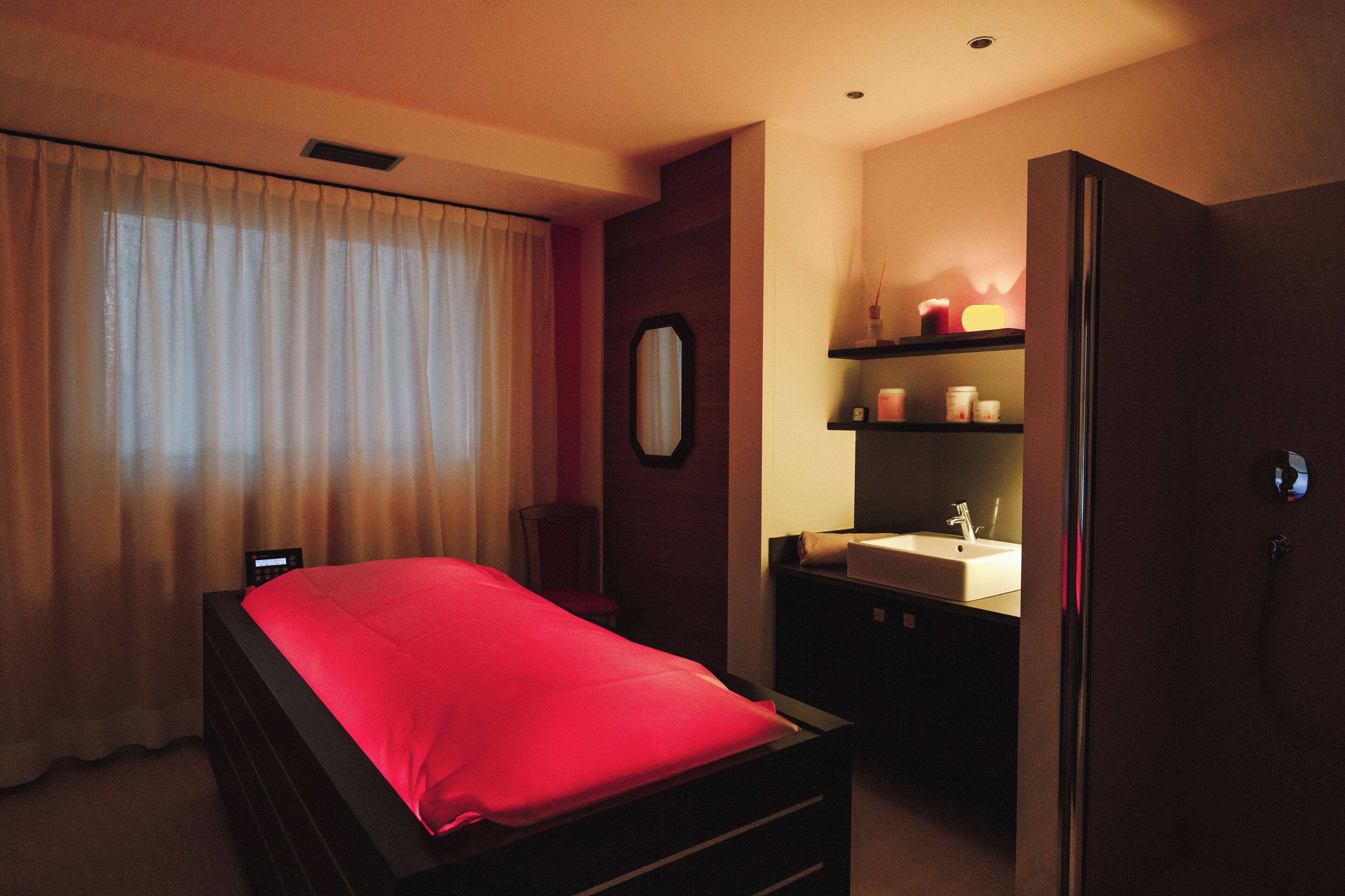 Couples treatment rooms, sauna, hot tub, steam room, Turkish bath