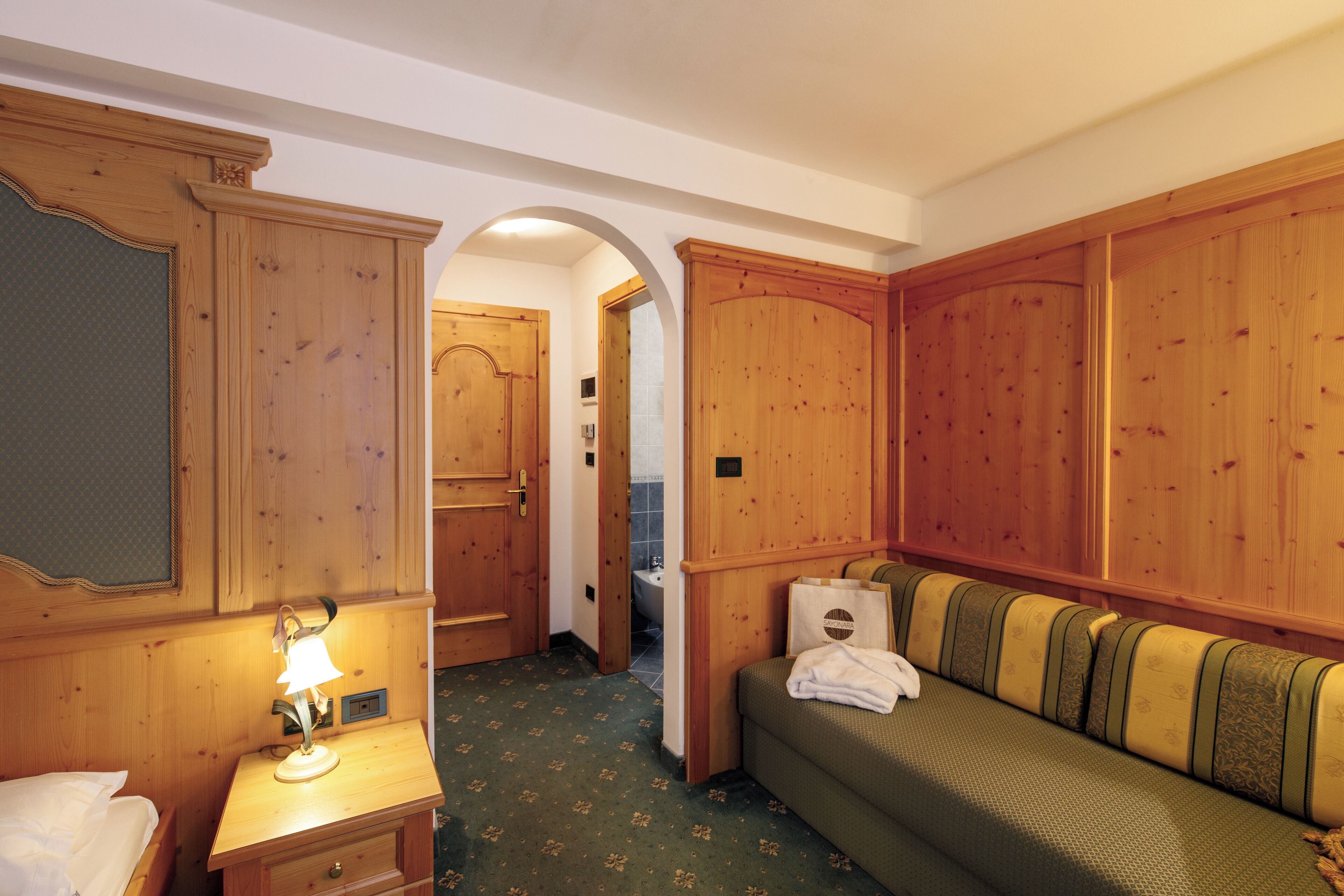 スーペリア シングルルーム バルコニー | 高級寝具、羽毛の掛け布団、ピロートップベッド、ミニバー