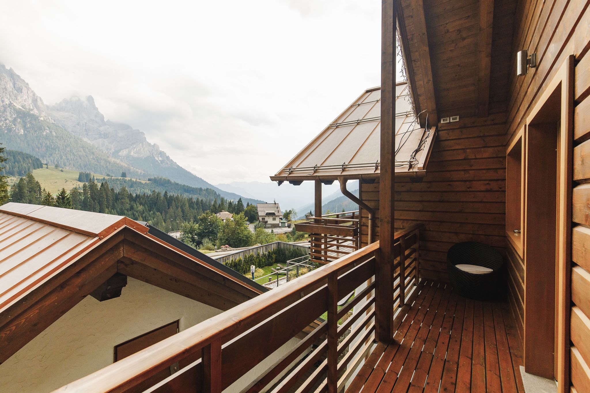 Suite, balcón, vista a la montaña | Ropa de cama de alta calidad, edredón, camas con pillow-top y minibar 