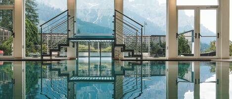 Piscine intérieure, piscine extérieure