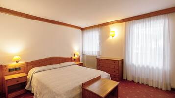 Comfort dubbelrum - balkong | Sängtillbehör av högsta kvalitet, duntäcken, bäddmadrasser och minibar