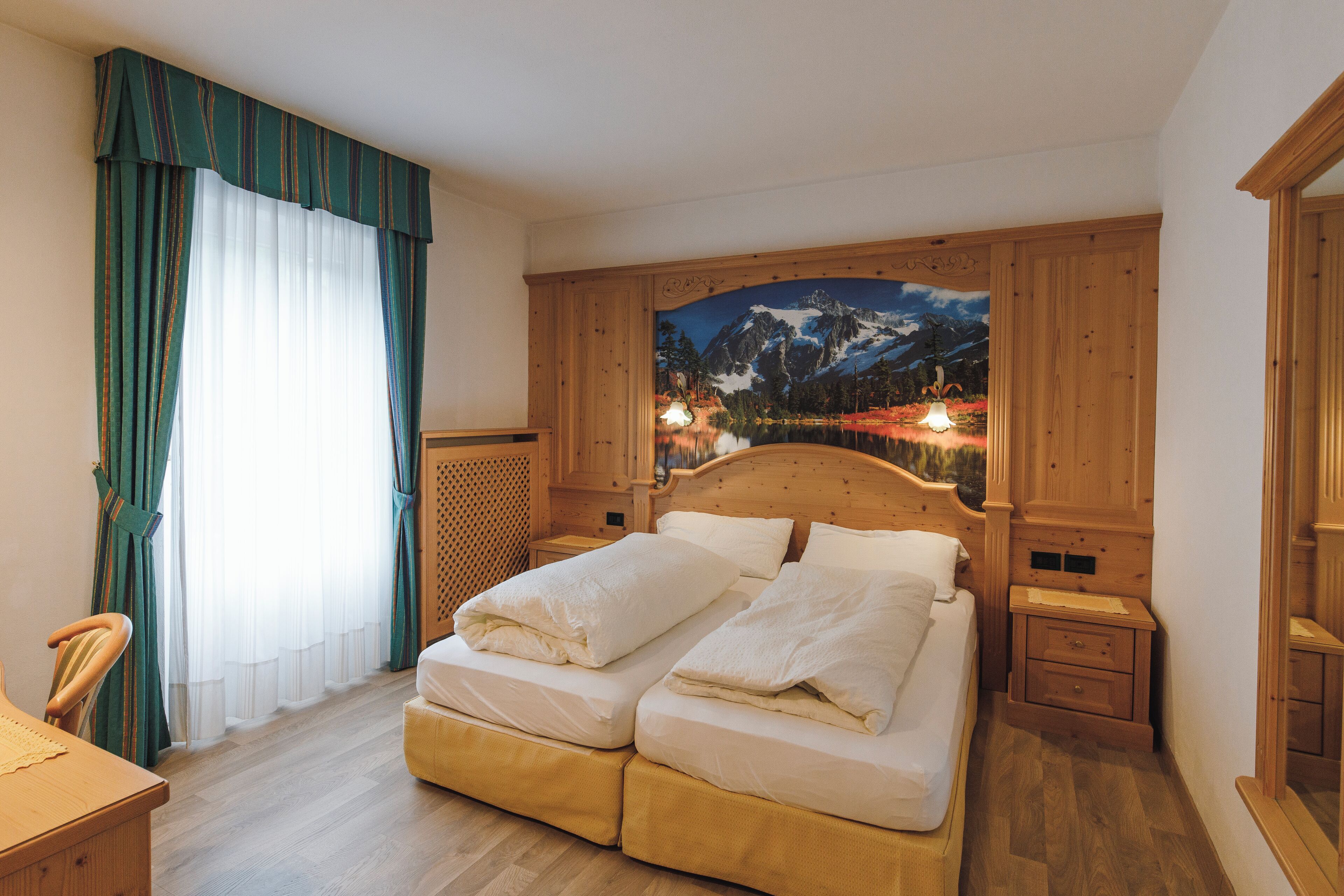 Habitación doble superior, balcón | Ropa de cama de alta calidad, edredón, camas con pillow-top y minibar 