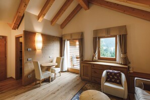Suite, Balcony, Mountain View | Premium bedding, down duvets, pillow-top beds, minibar - Sayonara Nature & Wellness Hotel (Primiero San Martino di Castrozza)