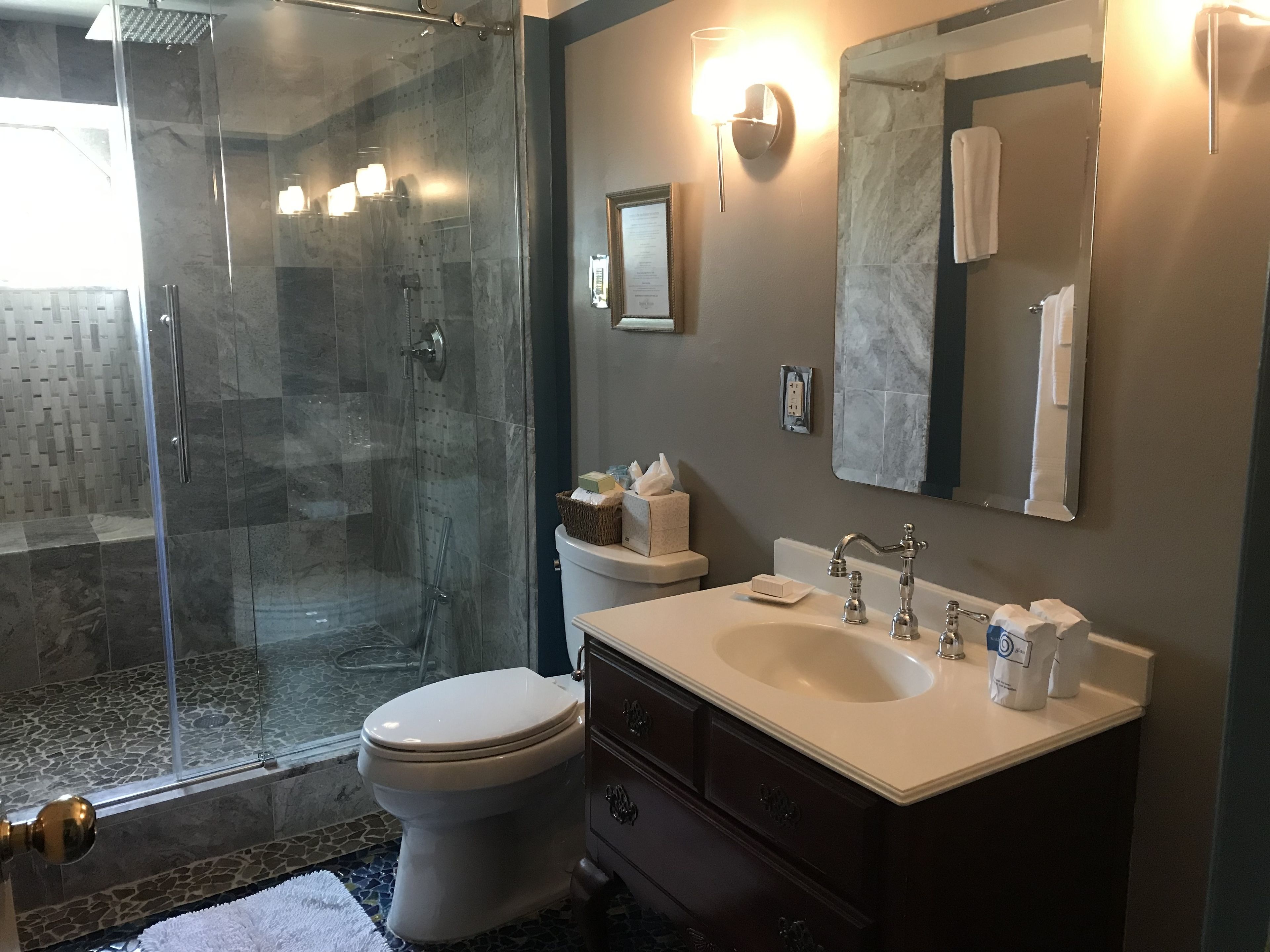 Suite, 1 Queen Bed, 2 Bathrooms (3rd floor, accessible by stairs only) | Bathroom