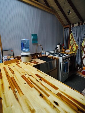 Cabin, Multiple Beds, Ocean View, Oceanfront | Private kitchen | Oven, stovetop, coffee/tea maker, cookware/dishes/utensils