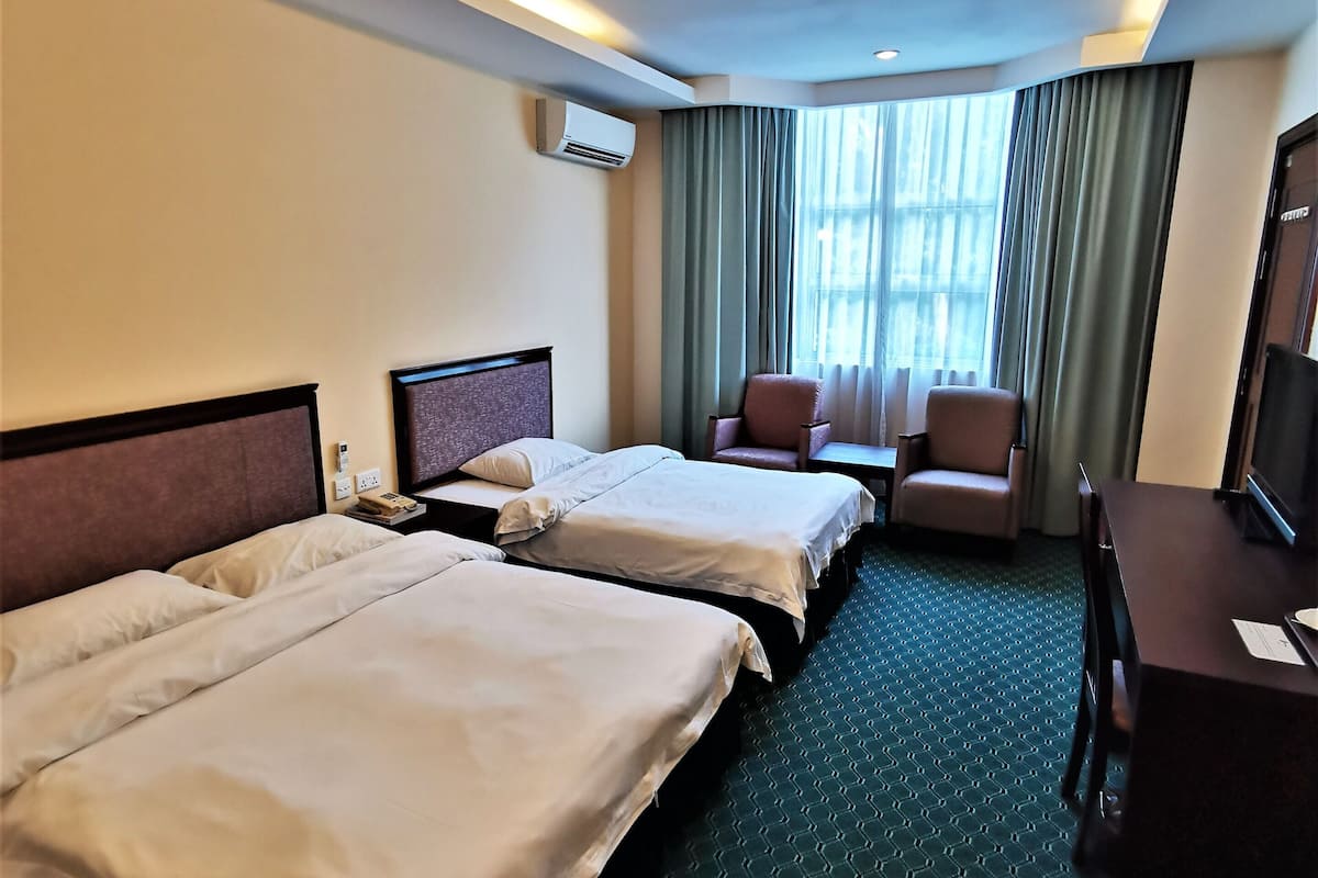 standard triple room | 1 bedroom, in-room safe, iron/ironing board, free wifi