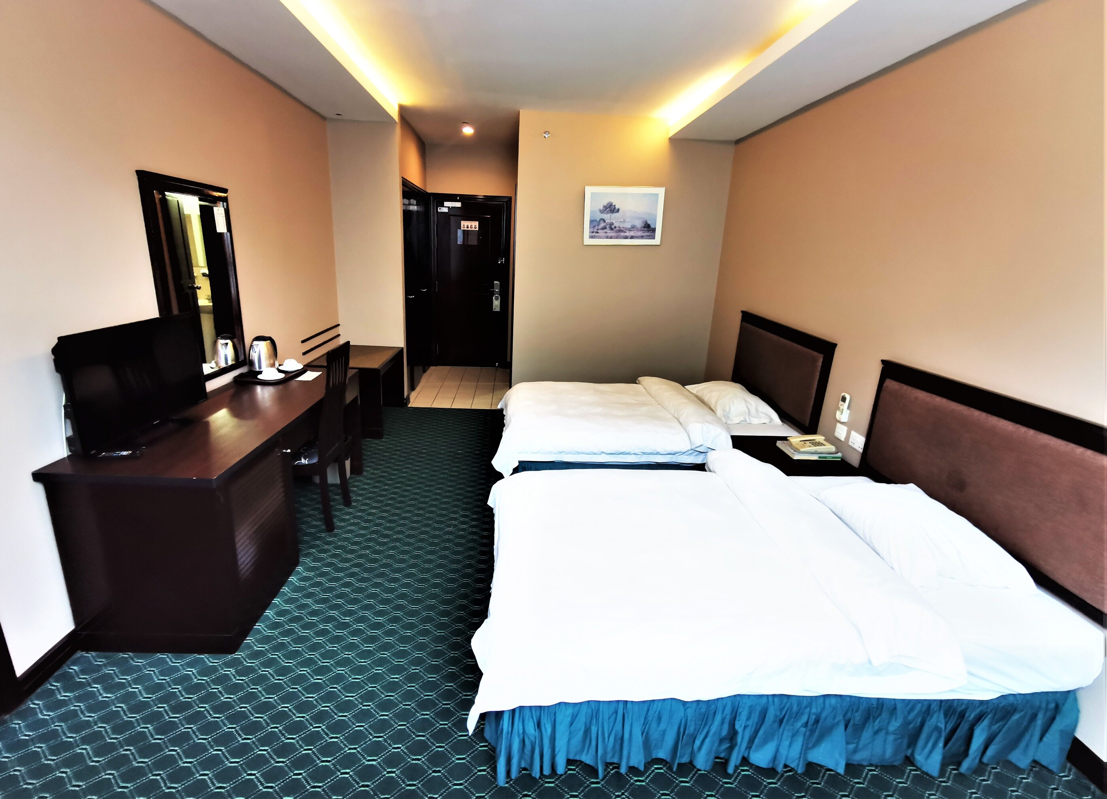 standard triple room | 1 bedroom, in-room safe, iron/ironing board, free wifi