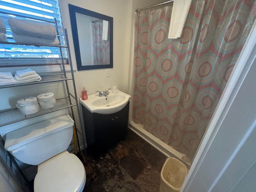 Cottage, 2 Double Beds | Bathroom | Towels