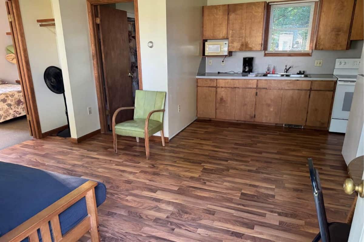 Cottage | Private kitchen | Microwave