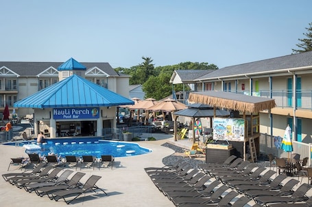2 bars/lounges, 2 poolside bars, swim-up bar. Islander Inn