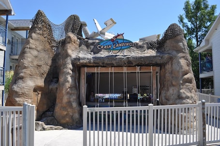 Exterior. Islander Inn