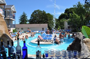 3 Außenpools, Cabañas (gegen Gebühr), Sonnenschirme