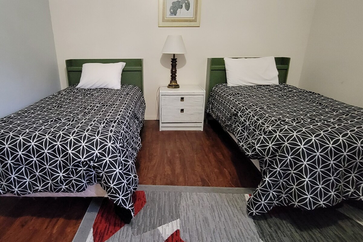 Desk, WiFi (free), bed sheets