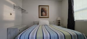 Habitación Deluxe, 1 cama de matrimonio, vistas a la montaña | Escritorio, wifi gratis, ropa de cama