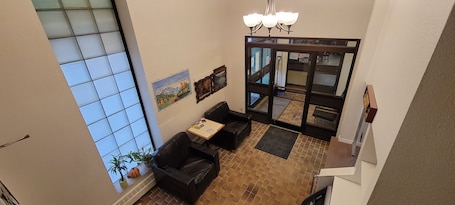 Lobby. Cosmopolitan Hotel