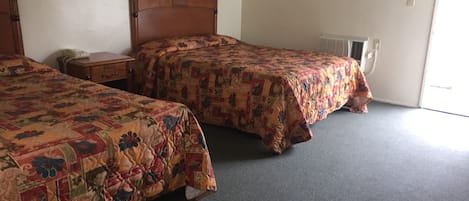 Chambre Double, 2 grands lits, fumeur