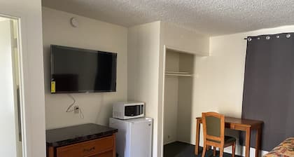 Golden Hills Motel