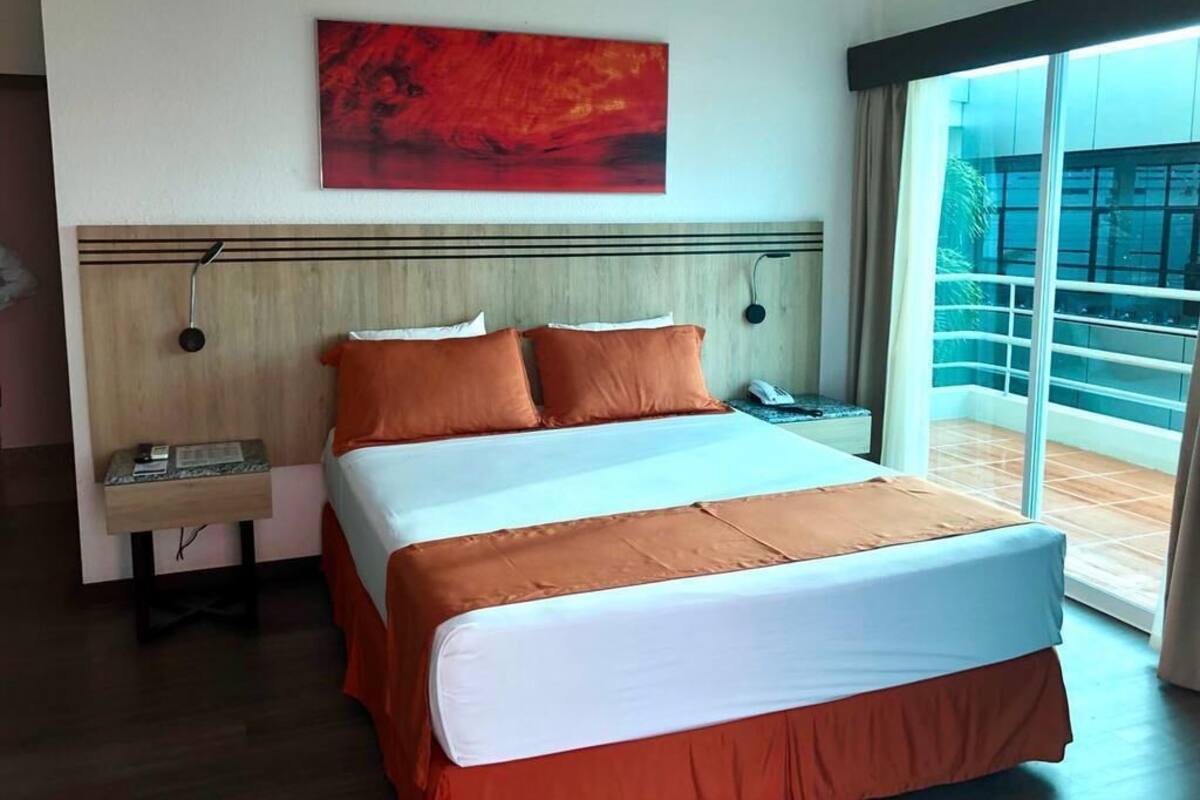 Premium bedding, down duvets, minibar, in-room safe