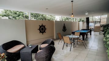 Zona de juegos infantil cubierta