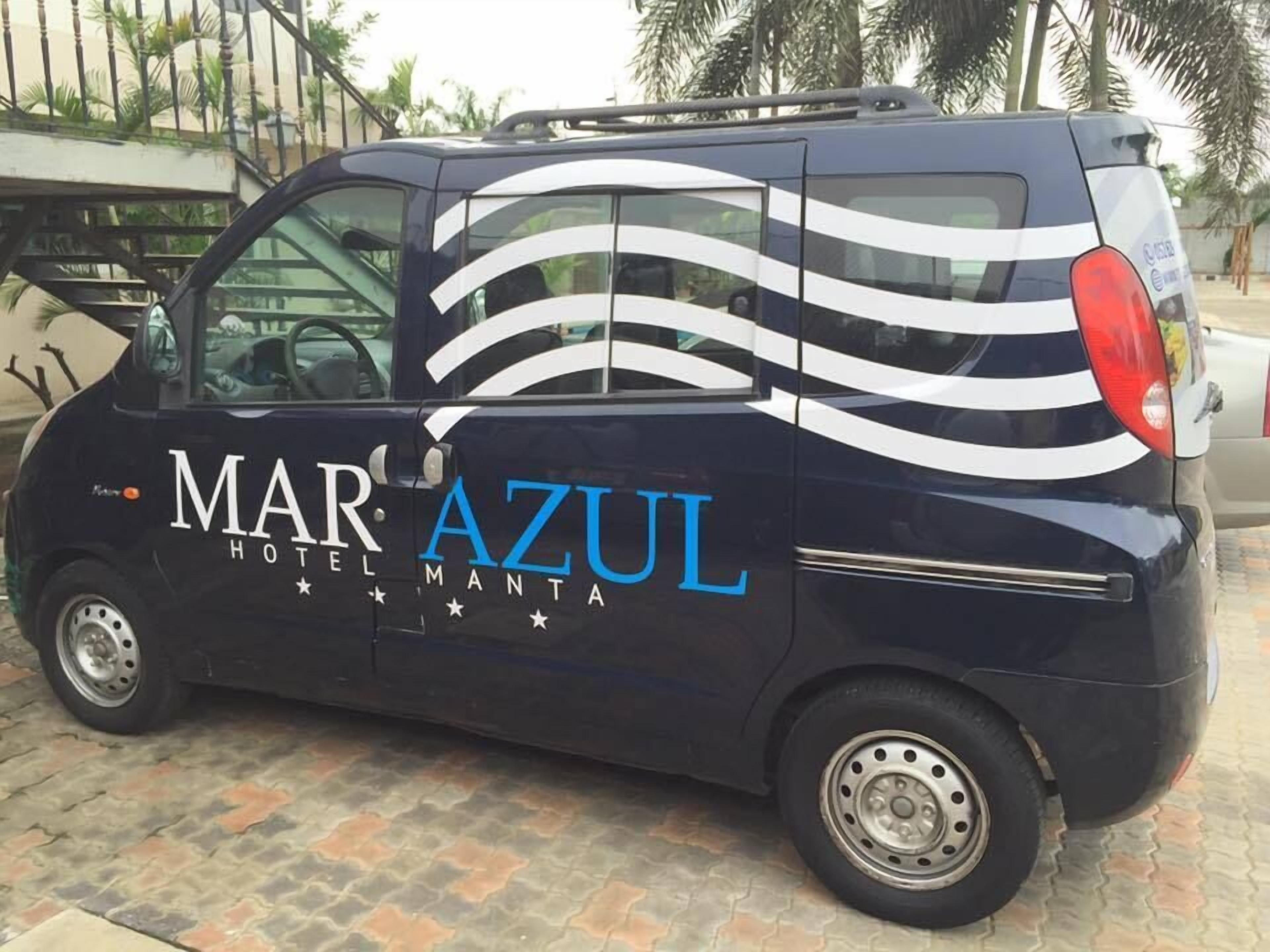 A black van with "MAR AZUL HOTEL MANTIA" branding.