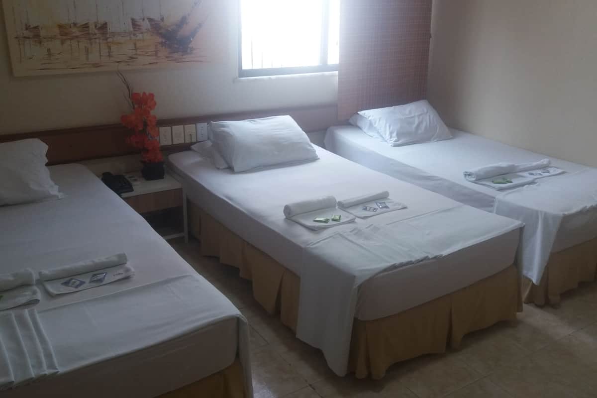 Chambre triple supérieure | Minibar, accès au Wi-Fi (inclus)