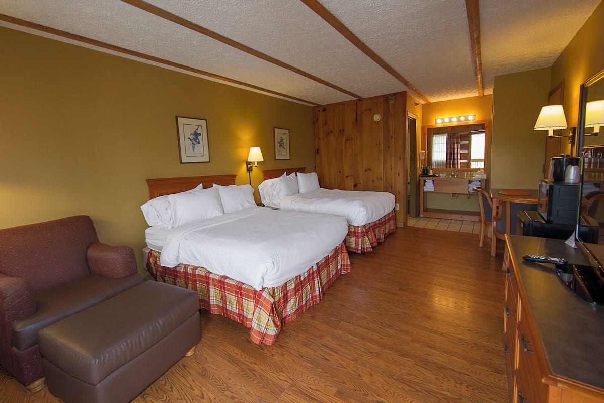 Iron/ironing board, WiFi (free), bed sheets