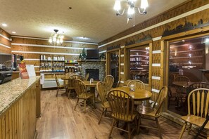 Free daily self-serve breakfast - Timbers Lodge (Pigeon Forge)