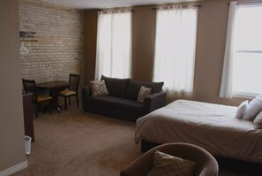 ผ้าม่านกันแสง, ห้องเก็บเสียง, เตารีด/โต๊ะรีดผ้า, Wi-Fi ฟรี