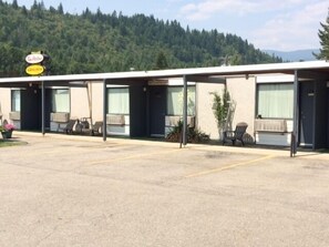 Exterior - Twin Rivers Motel Castlegar (Castlegar)