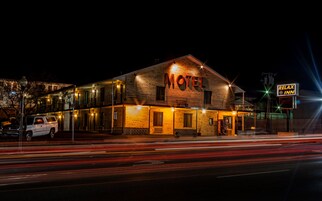 Fachada de la propiedad por la tarde o noche