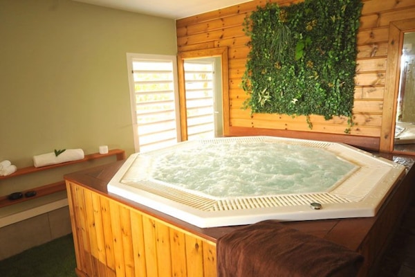 Sauna, jakuzi, vücut bakımı, su bakımı, sıcak taş masajı