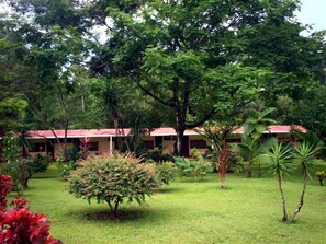 المنطقة المحيطة بالمنشأة