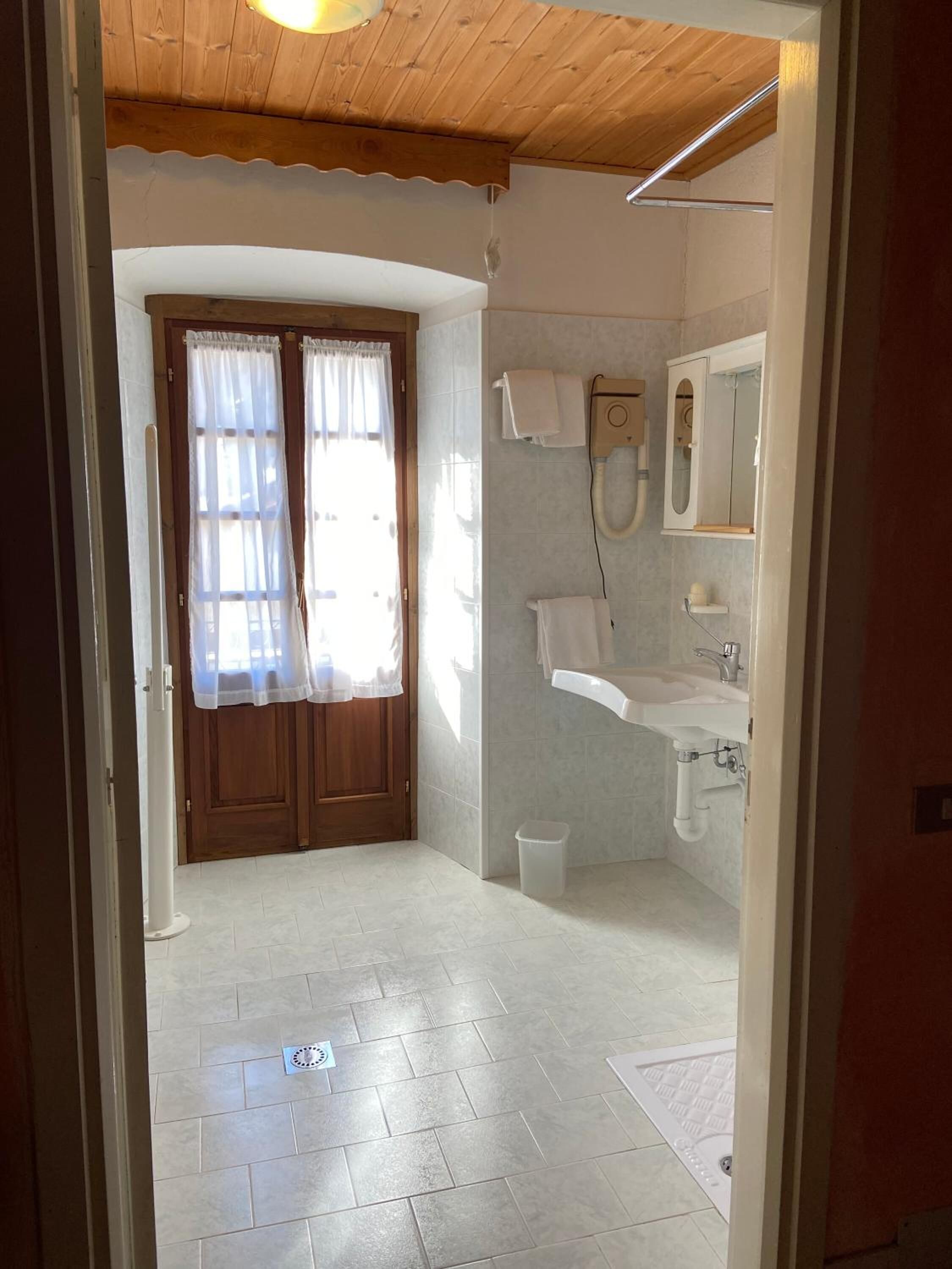 shower, free toiletries, hair dryer, bathrobes