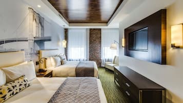 Ropa de cama de alta calidad y caja de seguridad en la habitación