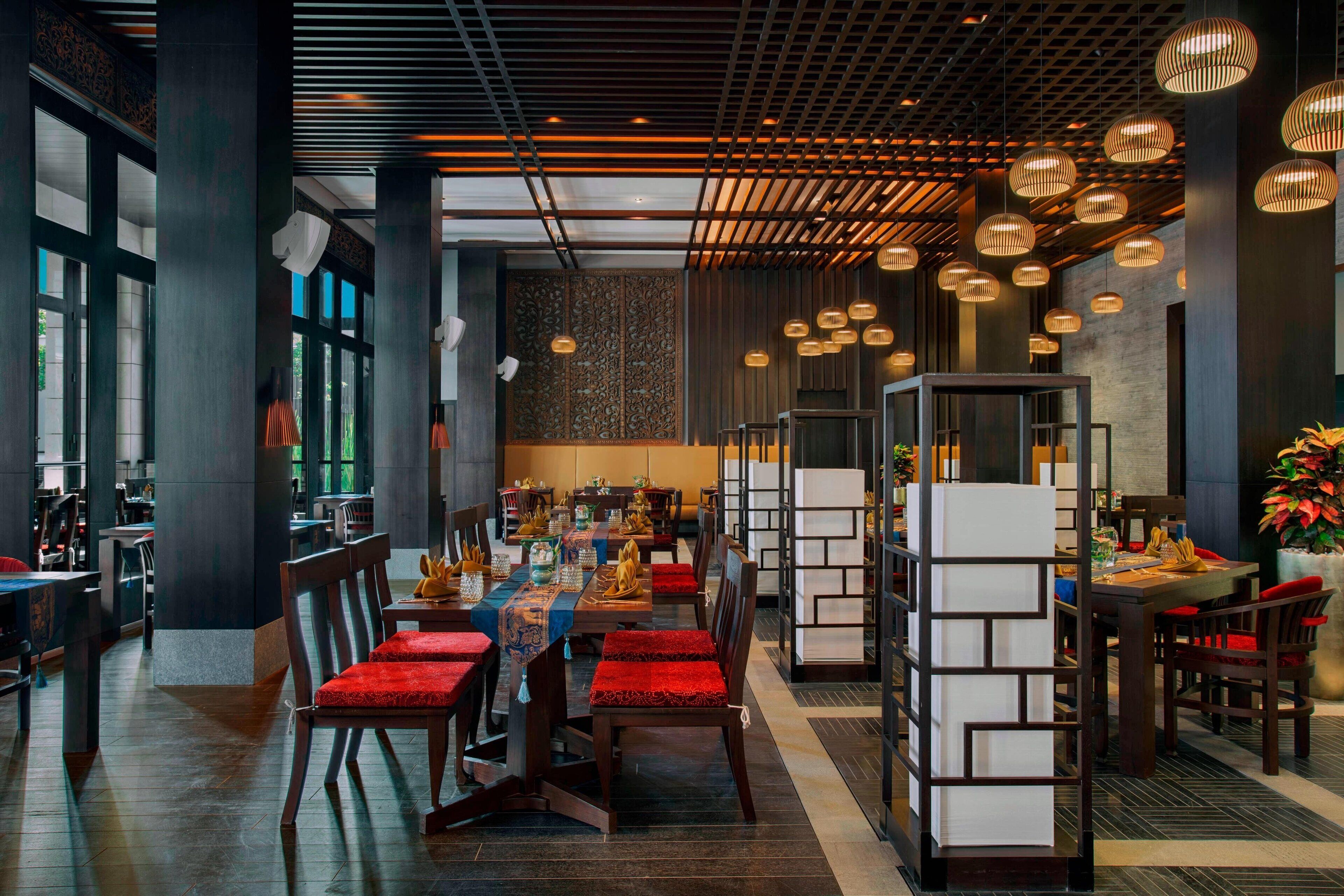 5 restaurants, breakfast, lunch, dinner served; international cuisine