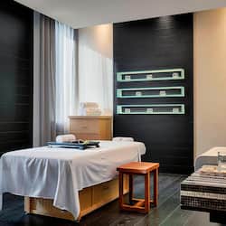Sauna, hot tub, ruang uap, perawatan tubuh, body wrap, dan body scrub