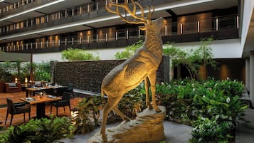 5 restaurants, spécialités Cuisine internationale