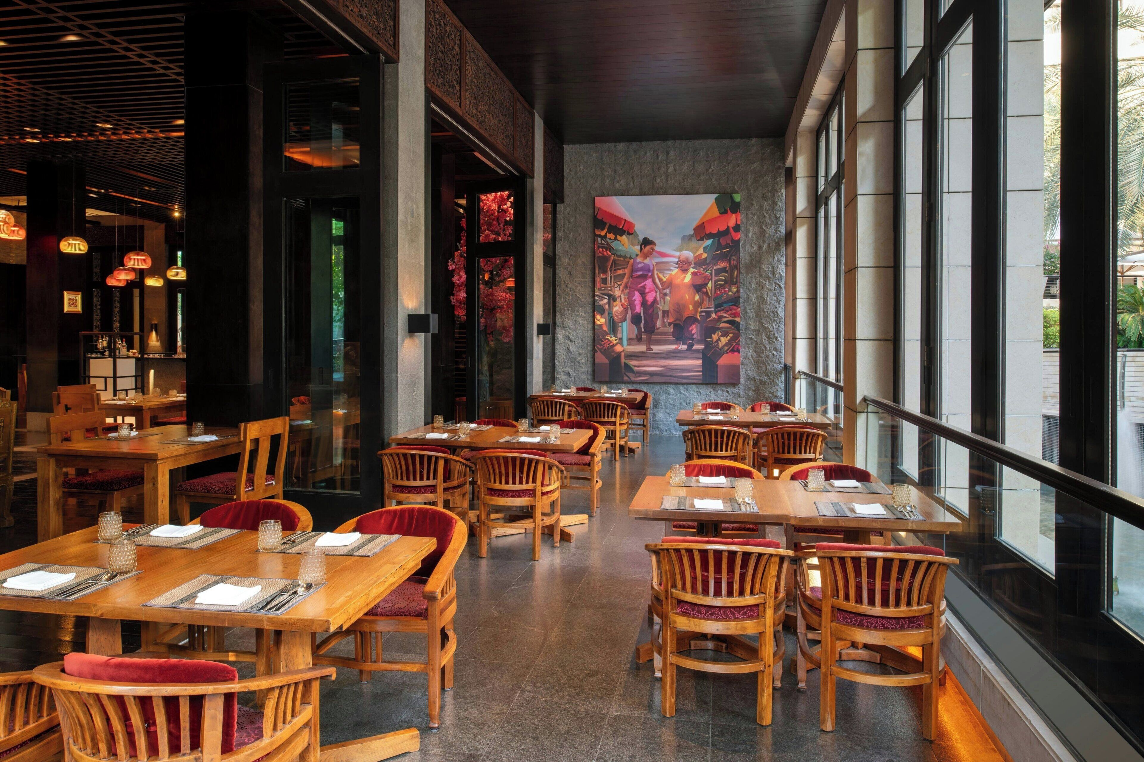 5 restaurants, breakfast, lunch, dinner served; international cuisine