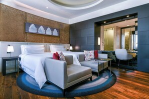 Premium bedding, down duvets, pillow-top beds, minibar - The Westin Doha Hotel & Spa (Doha)